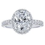 2.15 ctw Oval Diamond & Halo Engagement Ring